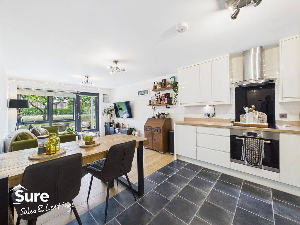 Property photo 2 of 18 4090422