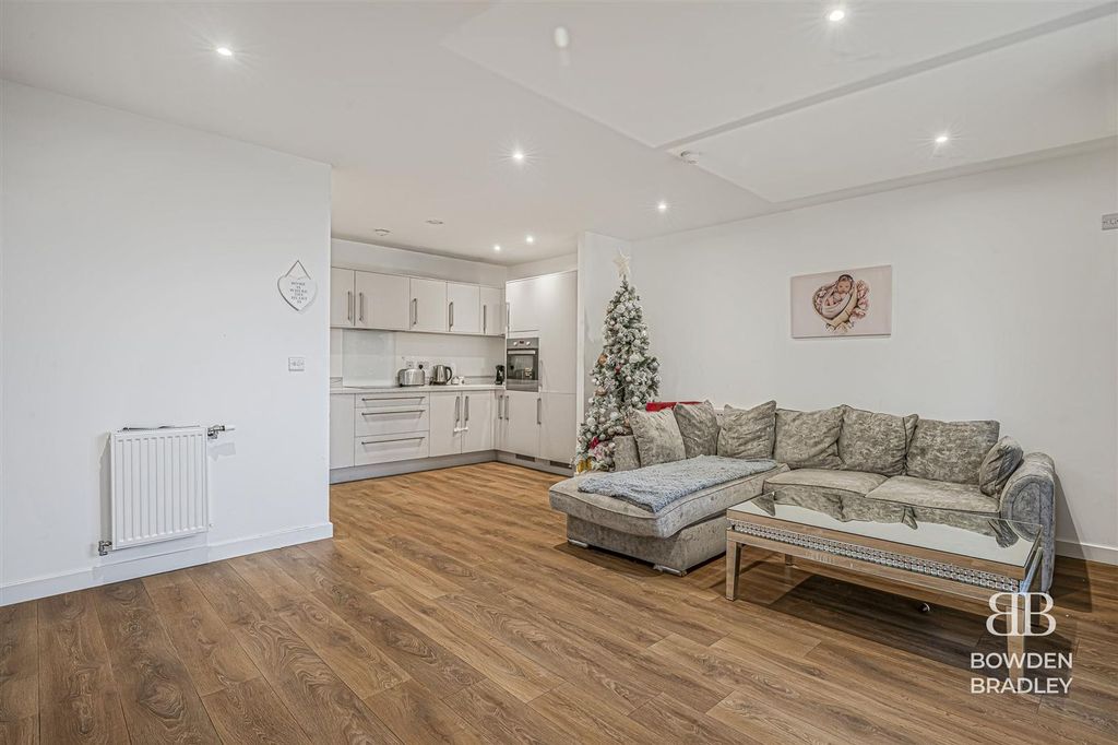 Property photo 2 of 20