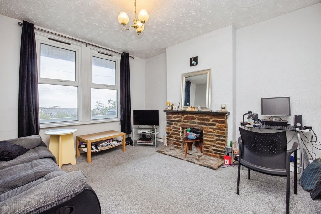 Property photo 2 of 17 Photo