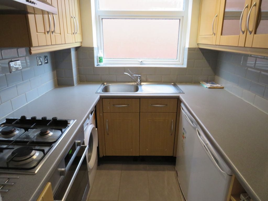 Property photo 2 of 6 Kitchen