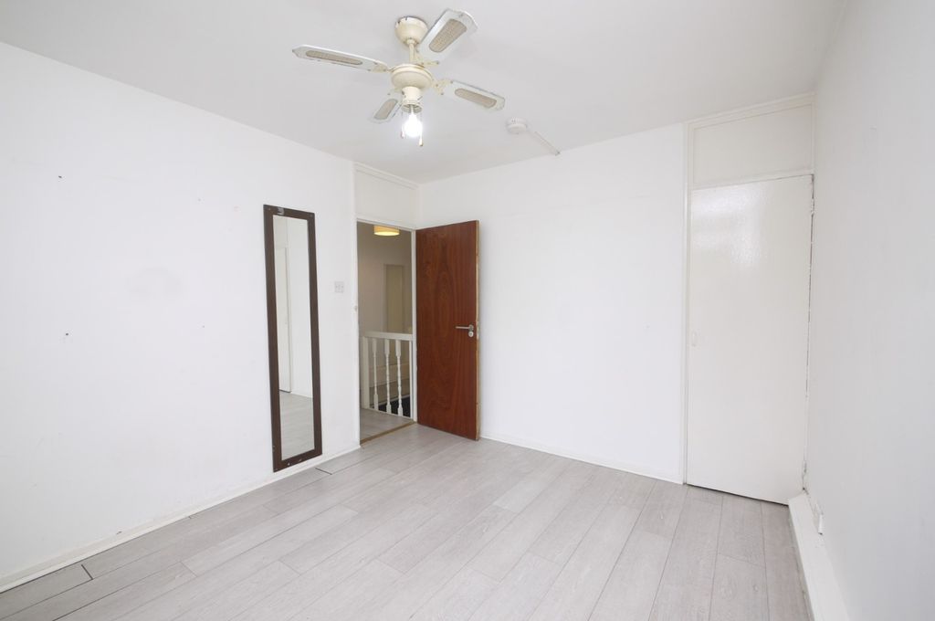 Property photo 2 of 13 4395473