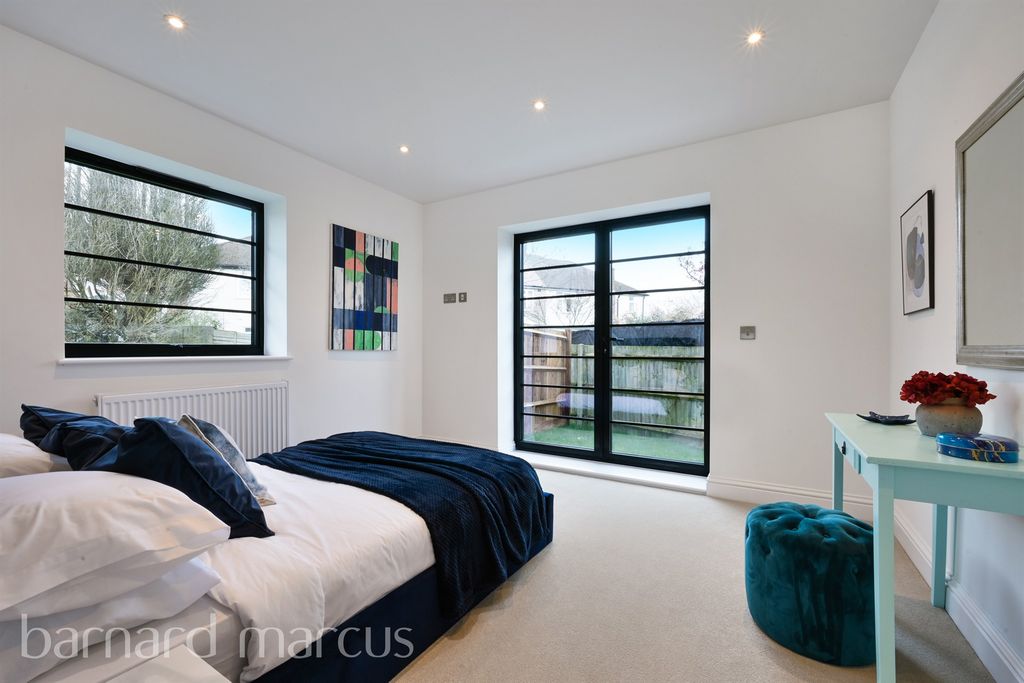 Property photo 3 of 20