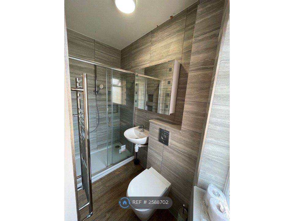 Property photo 2 of 4 Ensuite