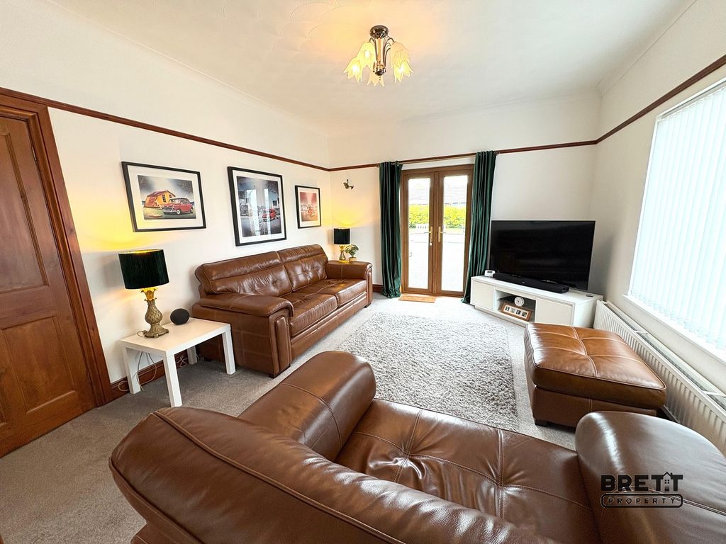 Property photo 2 of 17 Living Room