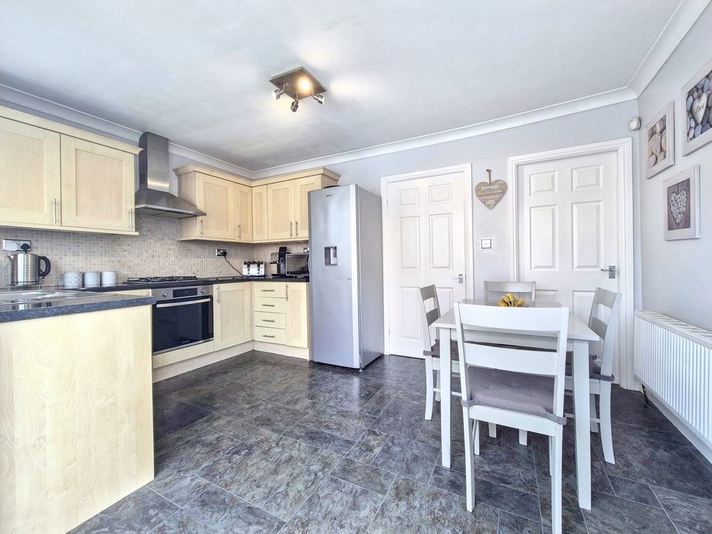 Property photo 3 of 32