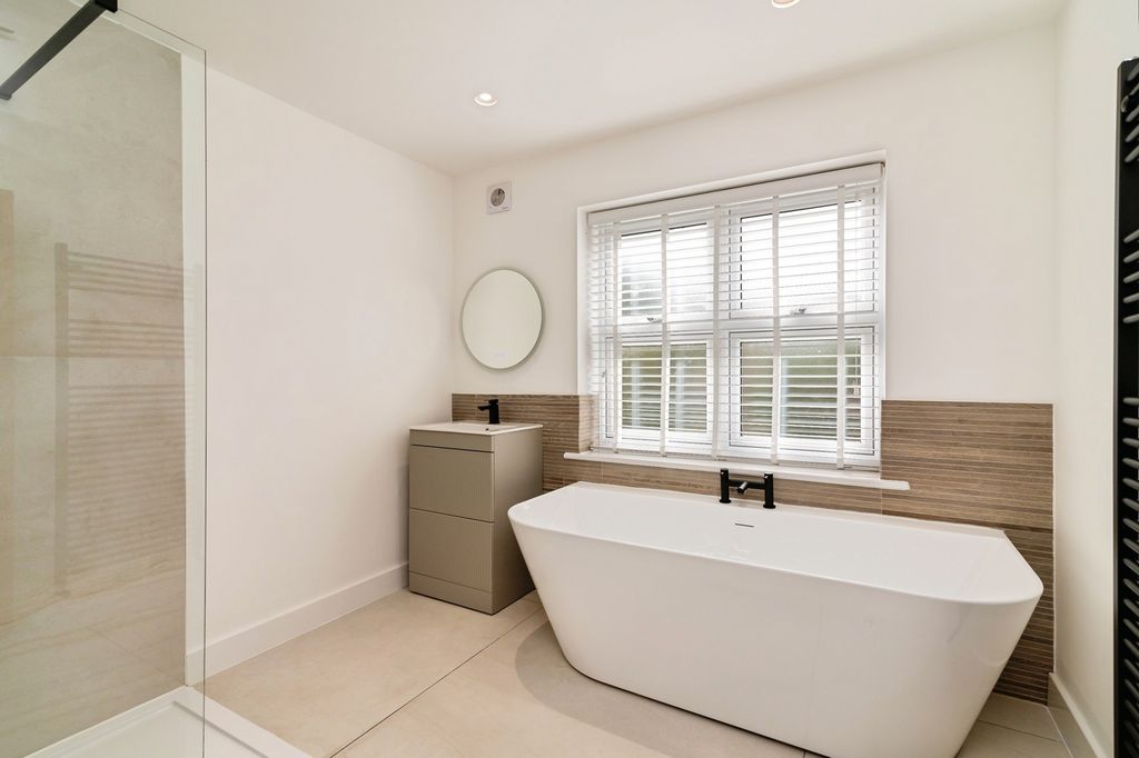 Property photo 3 of 18 Pbox-Img.Jpg