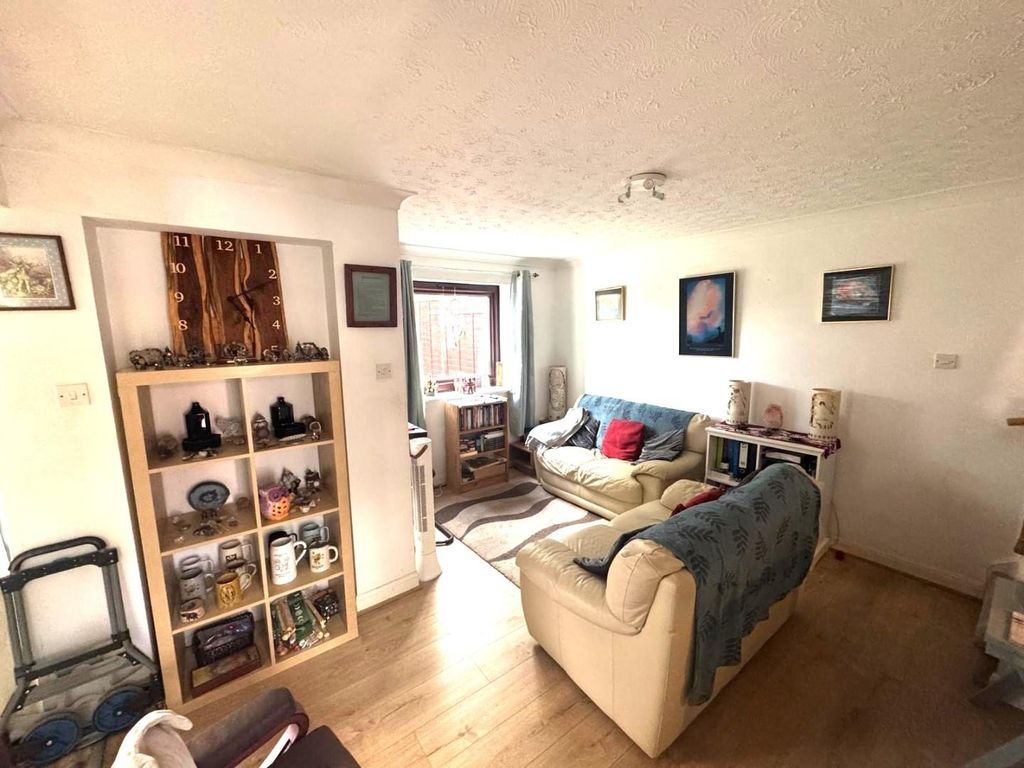 Property photo 2 of 7 Lounge.Jpg