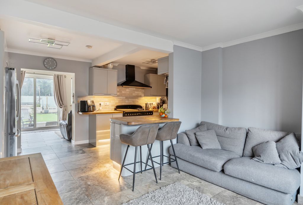 Property photo 2 of 21 Family/Dining Room