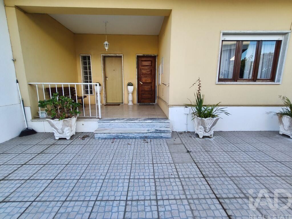 Property photo 2 of 40