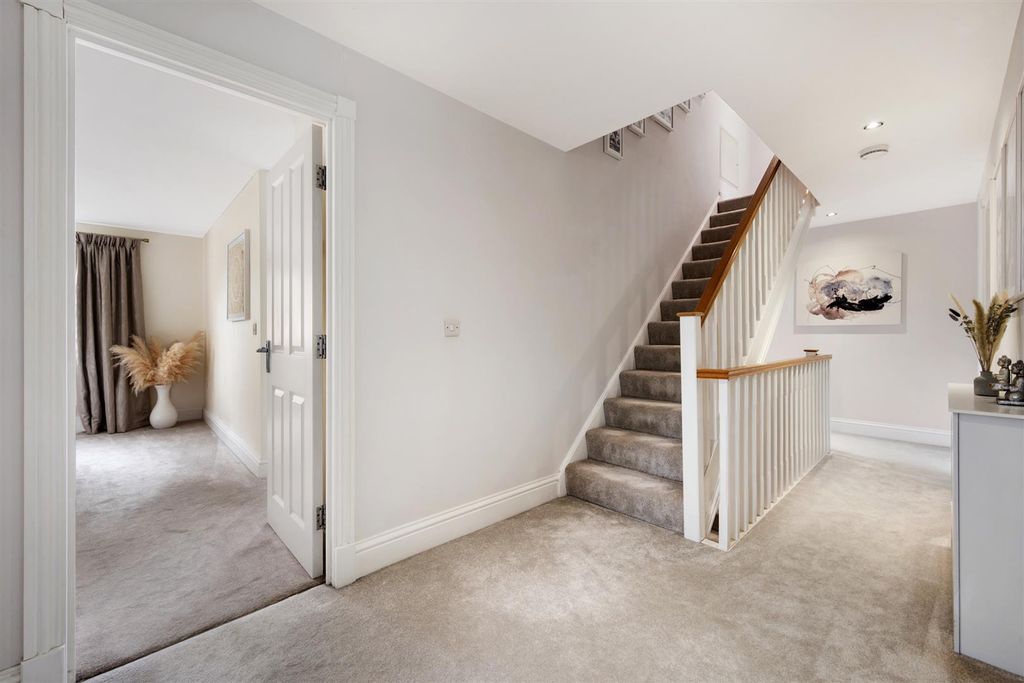 Additional image 26 of 6 bed detached house to rentAspen Drive, Scarcroft, Leeds LS14