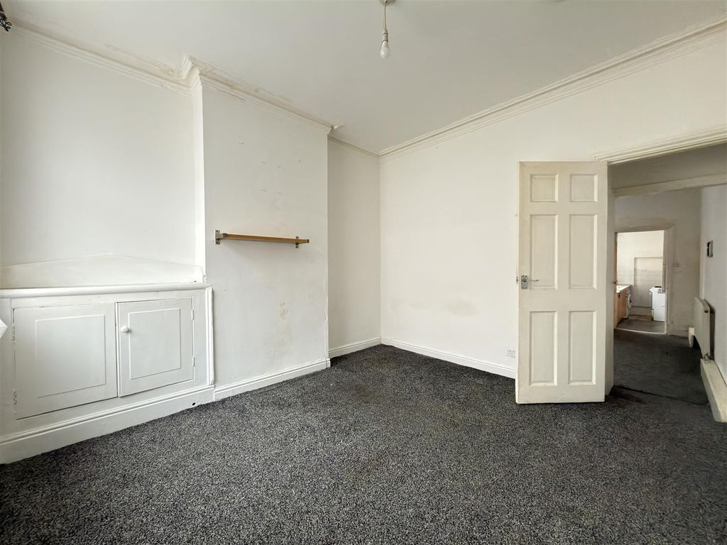 Property photo 2 of 9 Lounge