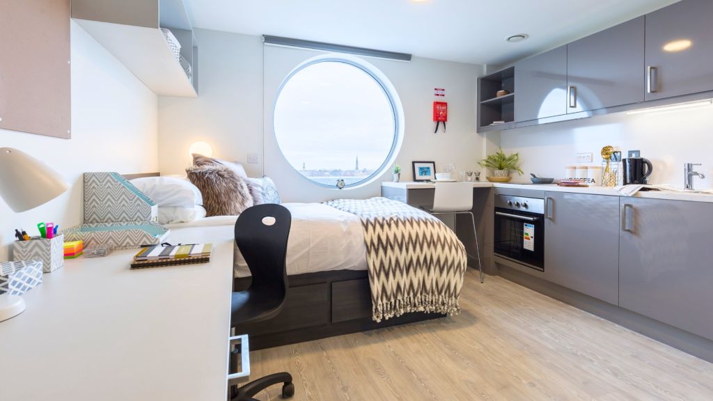 Property photo 2 of 9 Kitchen