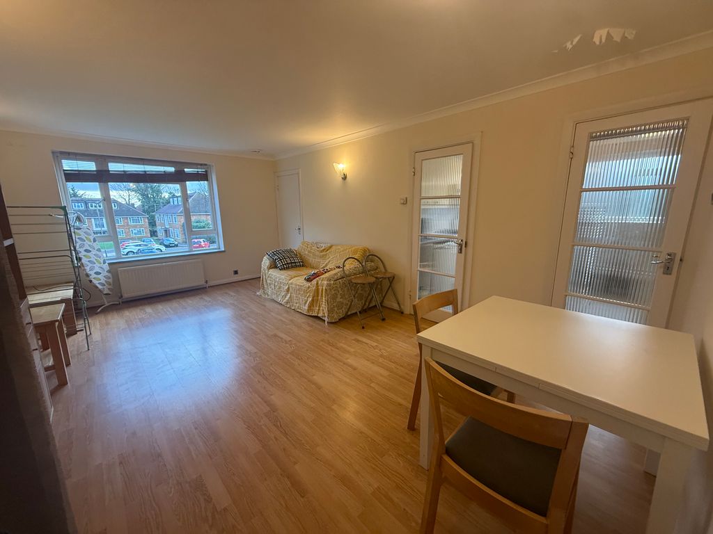 Property photo 1 of 7 Living Room