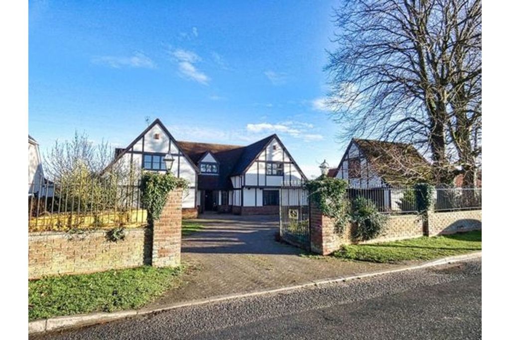 Property photo 3 of 28