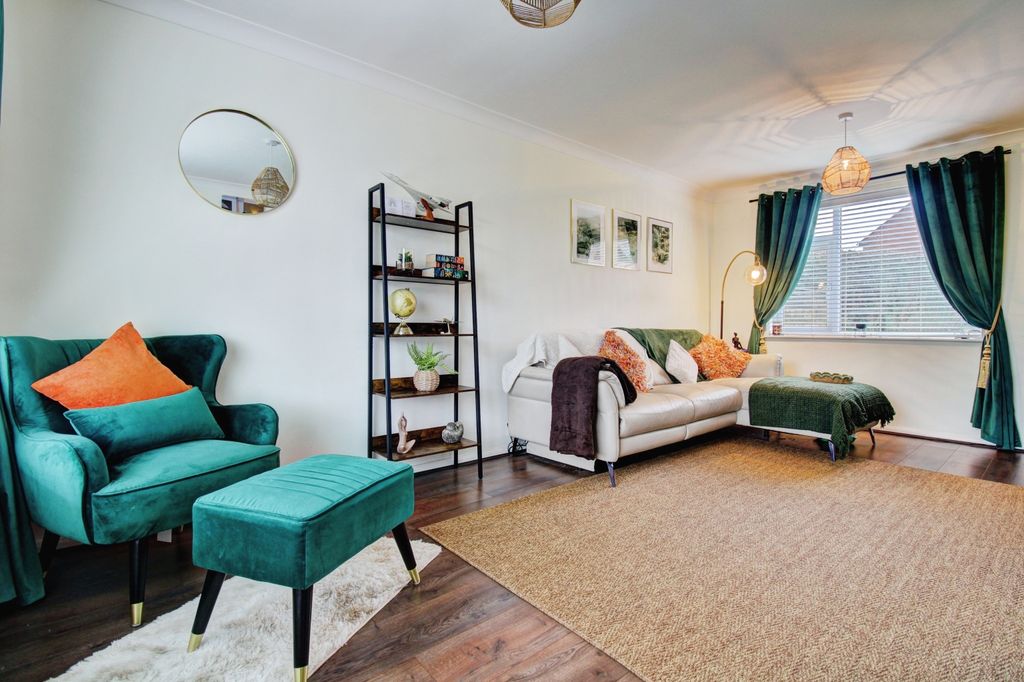 Property photo 3 of 13 Lounge (Alt View)