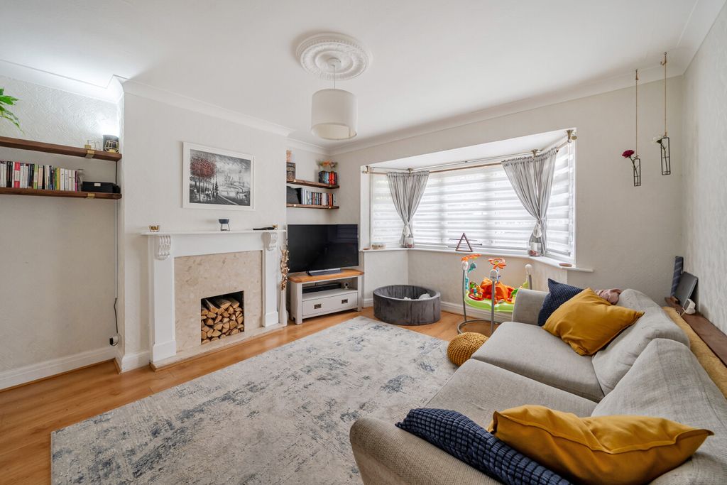 Property photo 2 of 15 1472611-12-6A2Bf7...