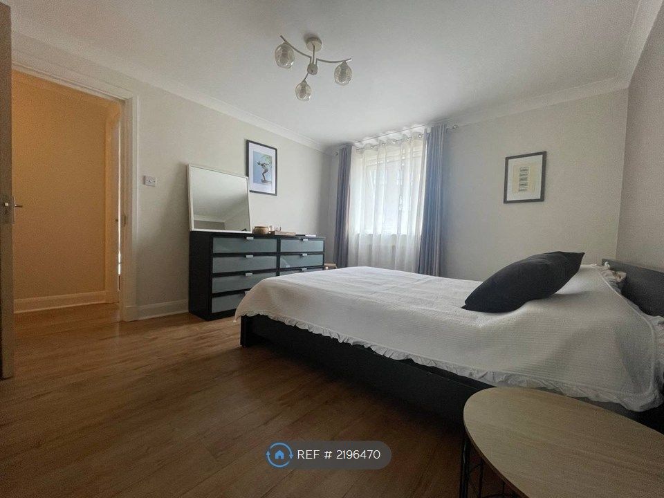Property photo 3 of 11 Master Bedroom 1
