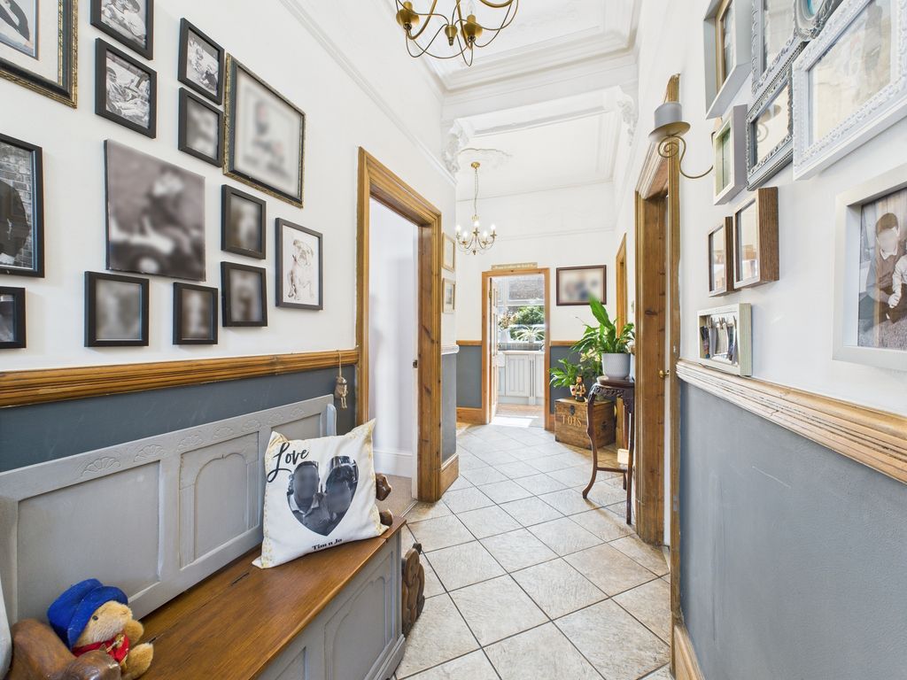 Property photo 3 of 54