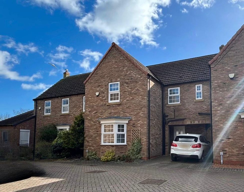 Property photo 1 of 24 Front Garden