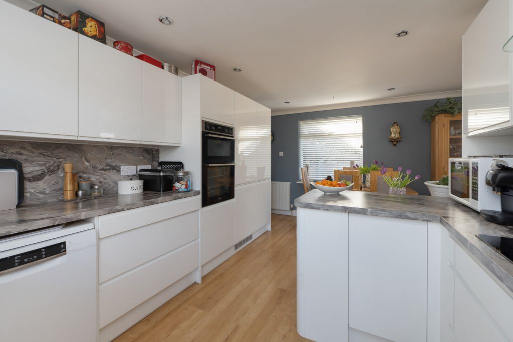 Property photo 2 of 17 Dsc_2906 Copy