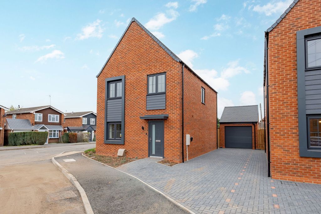 Property photo 2 of 26