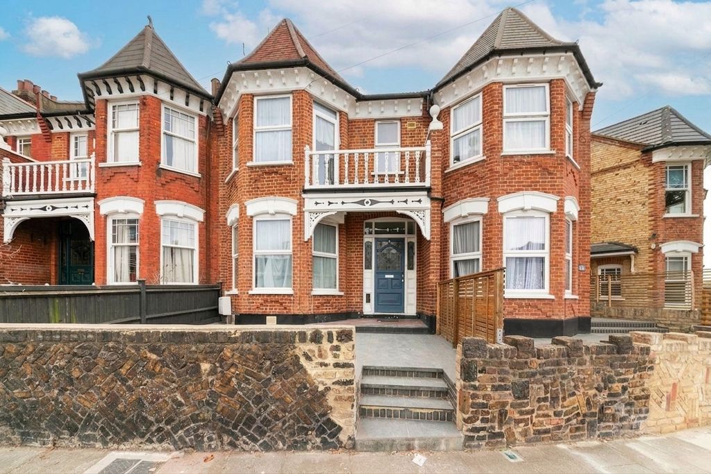 Property photo 1 of 18