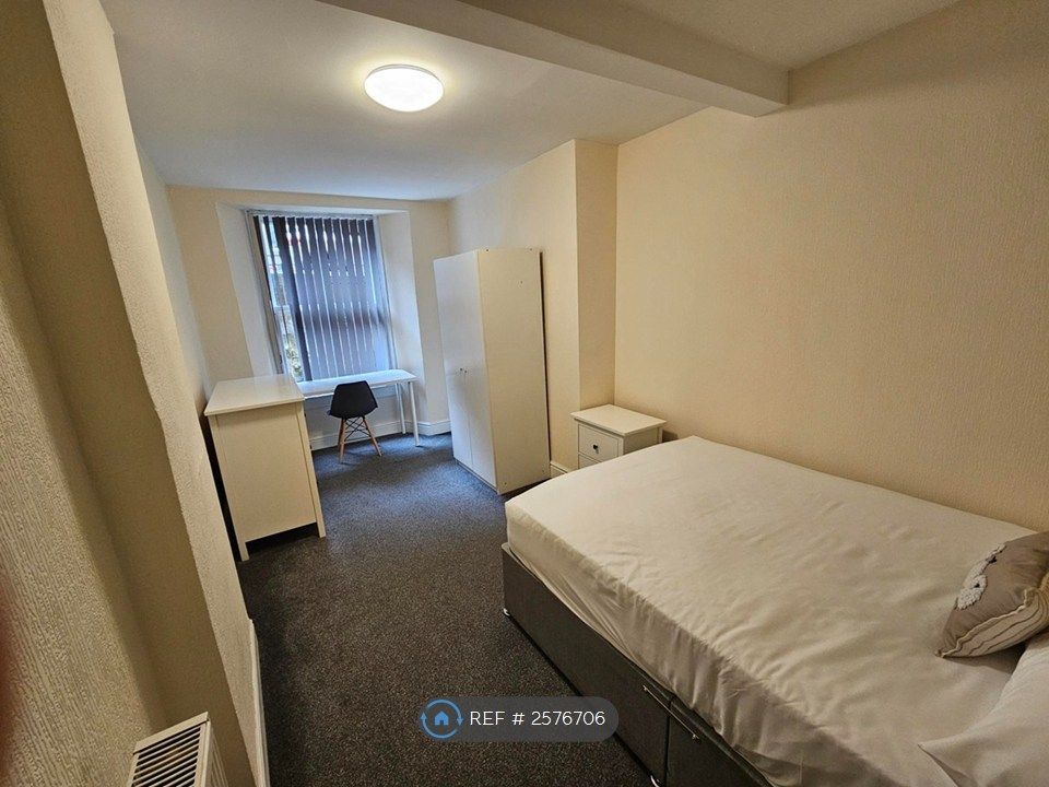 Property photo 2 of 8 Room 6