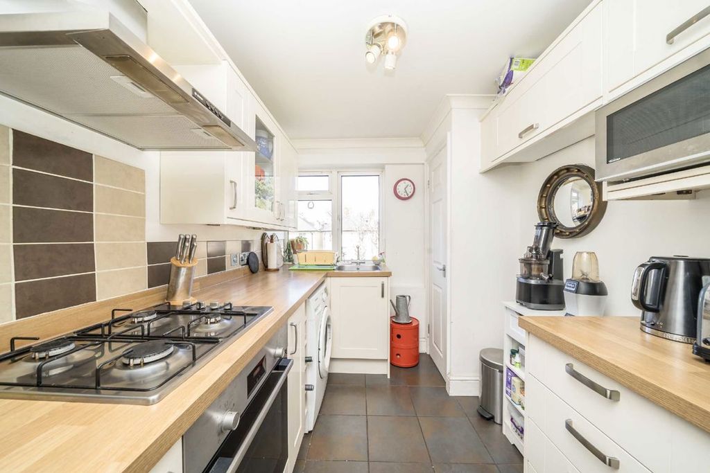 Property photo 3 of 6