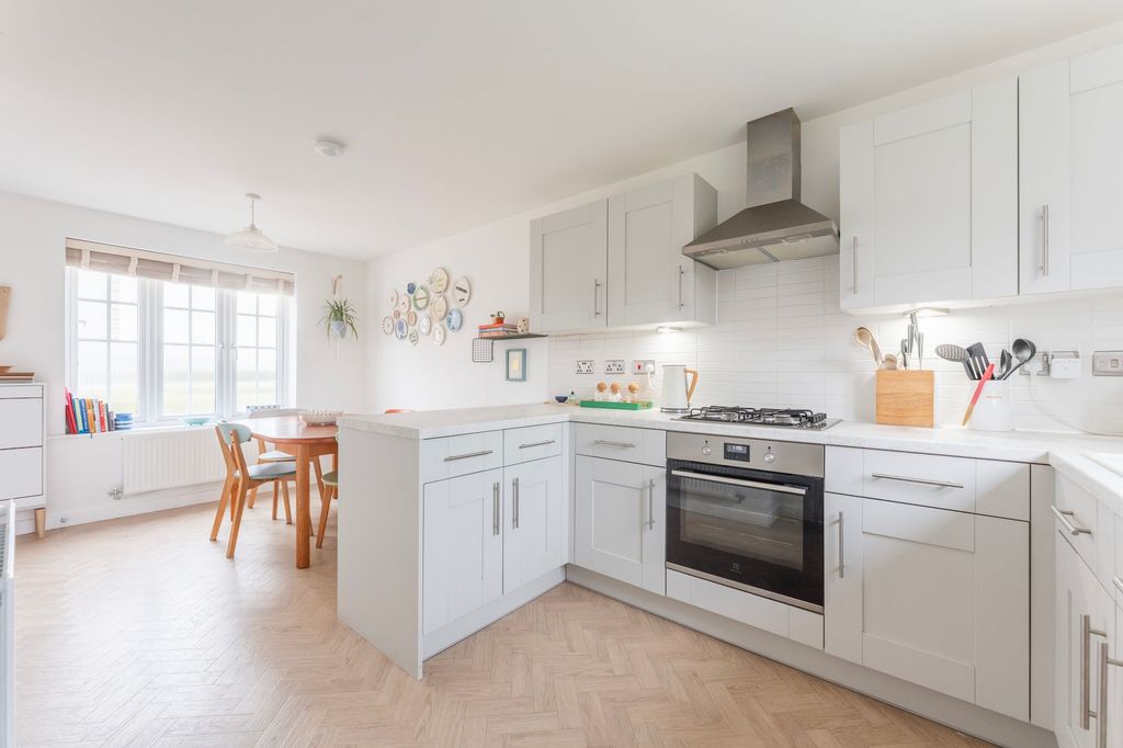 Property photo 2 of 26