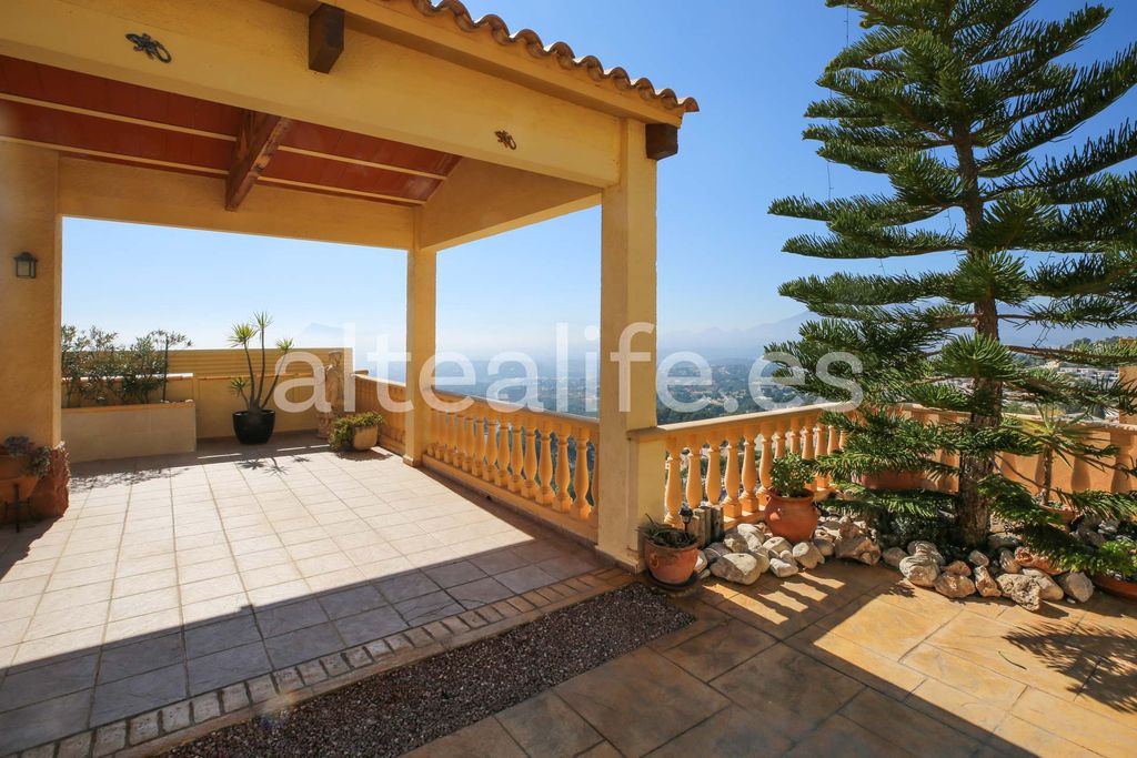 Property photo 3 of 104