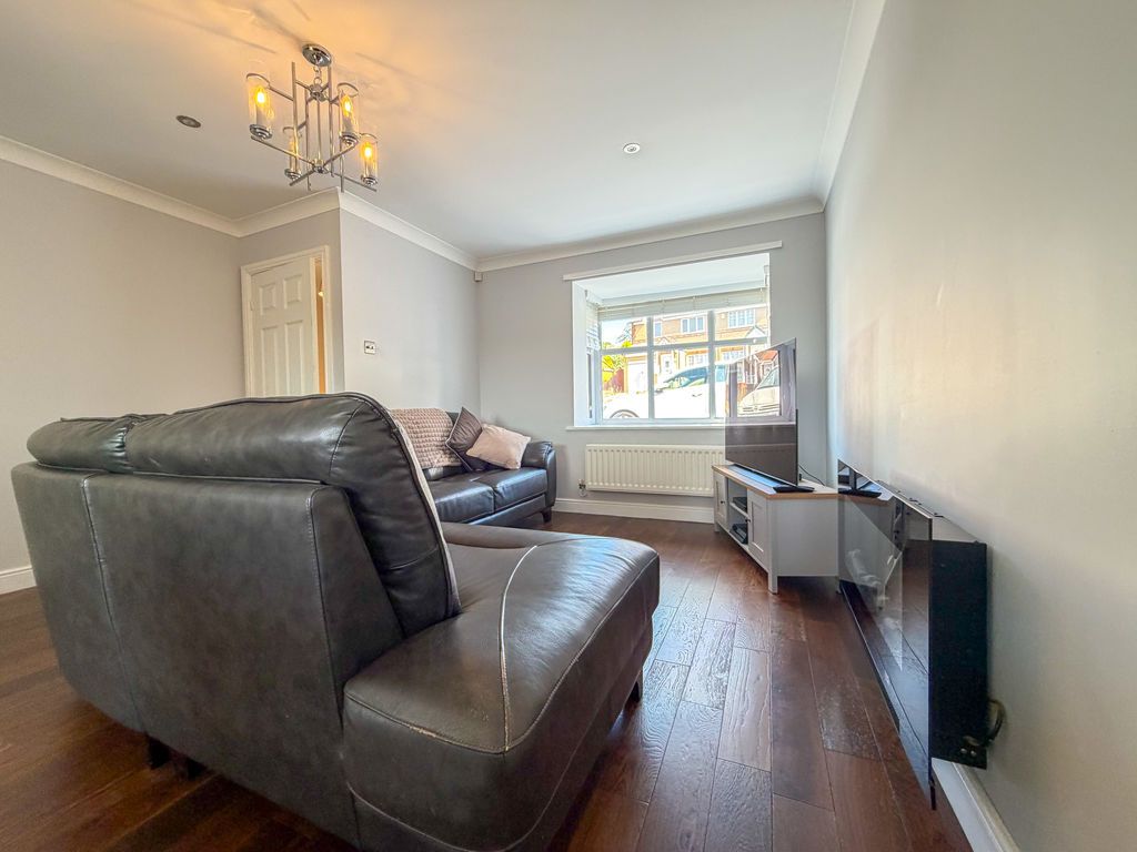 Property photo 3 of 14 Lounge