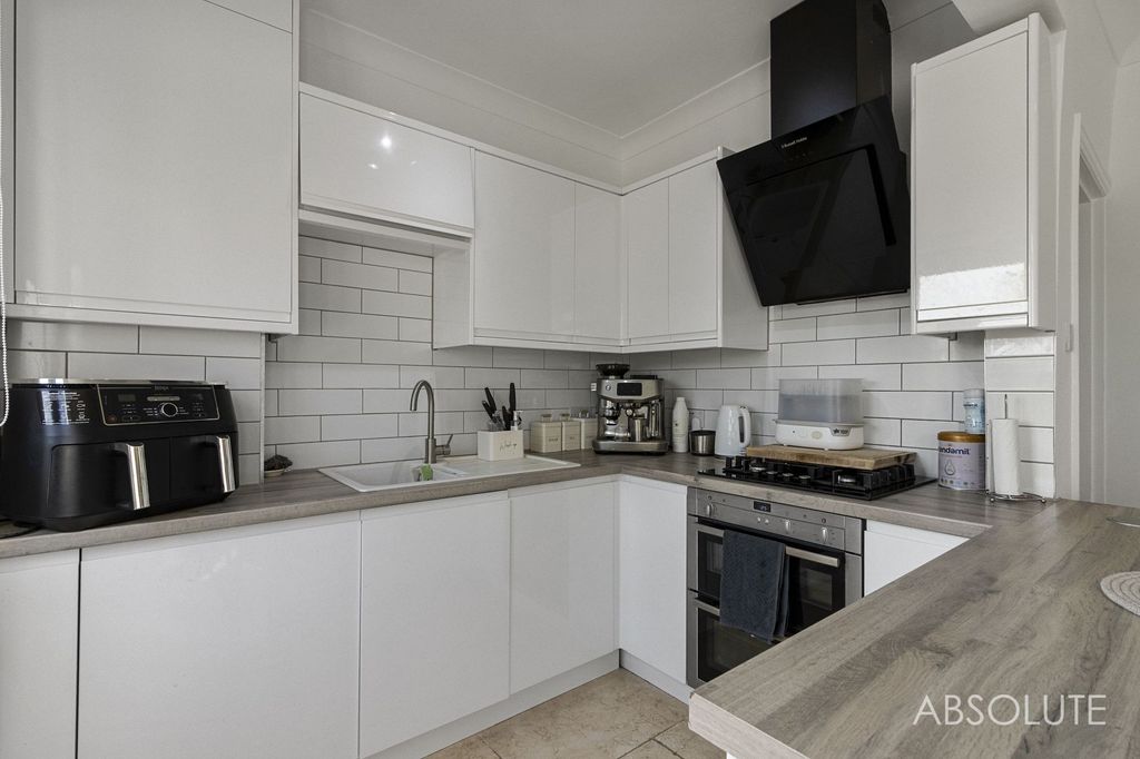 Property photo 2 of 23