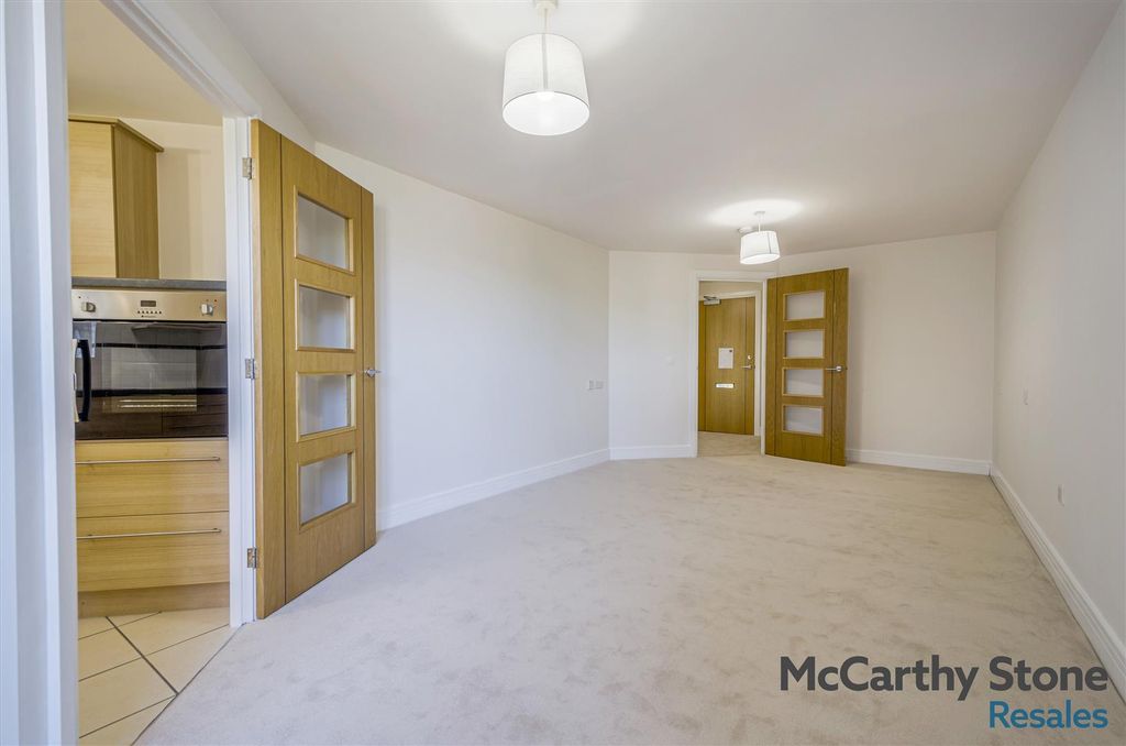Property photo 3 of 26 8688893-Interior05.Jpg
