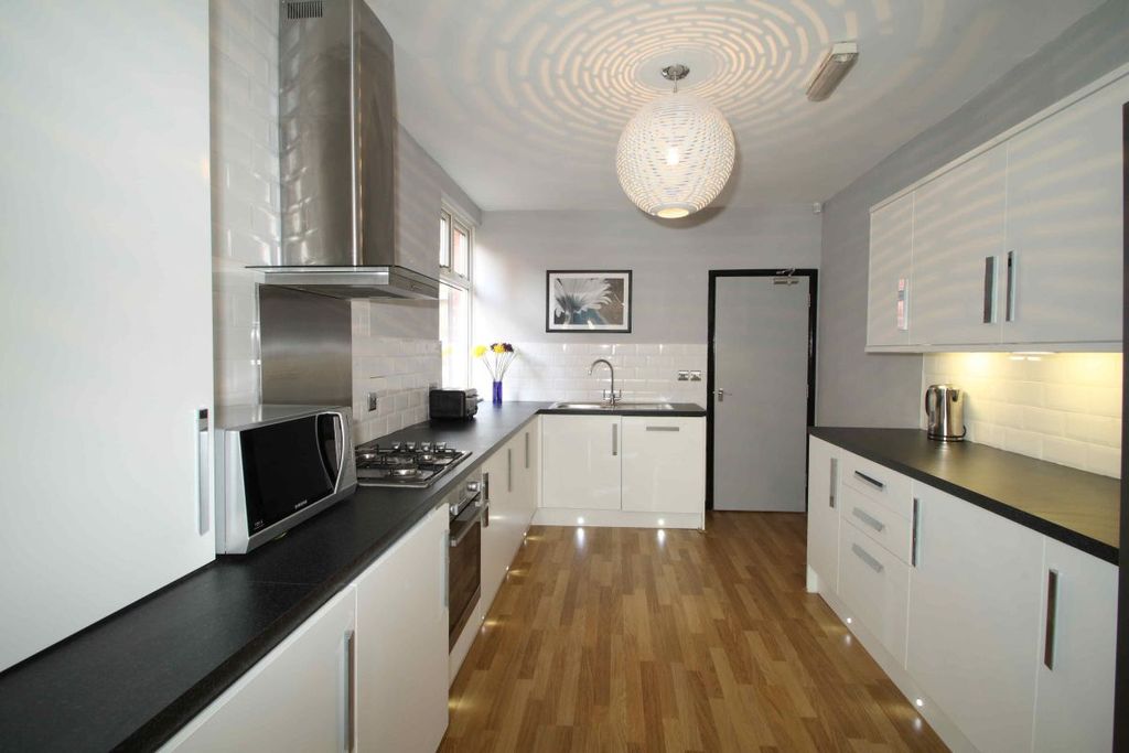 Property photo 3 of 4 40Cr Kitchen