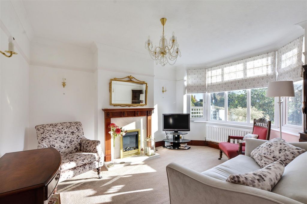 Property photo 2 of 21 Lounge