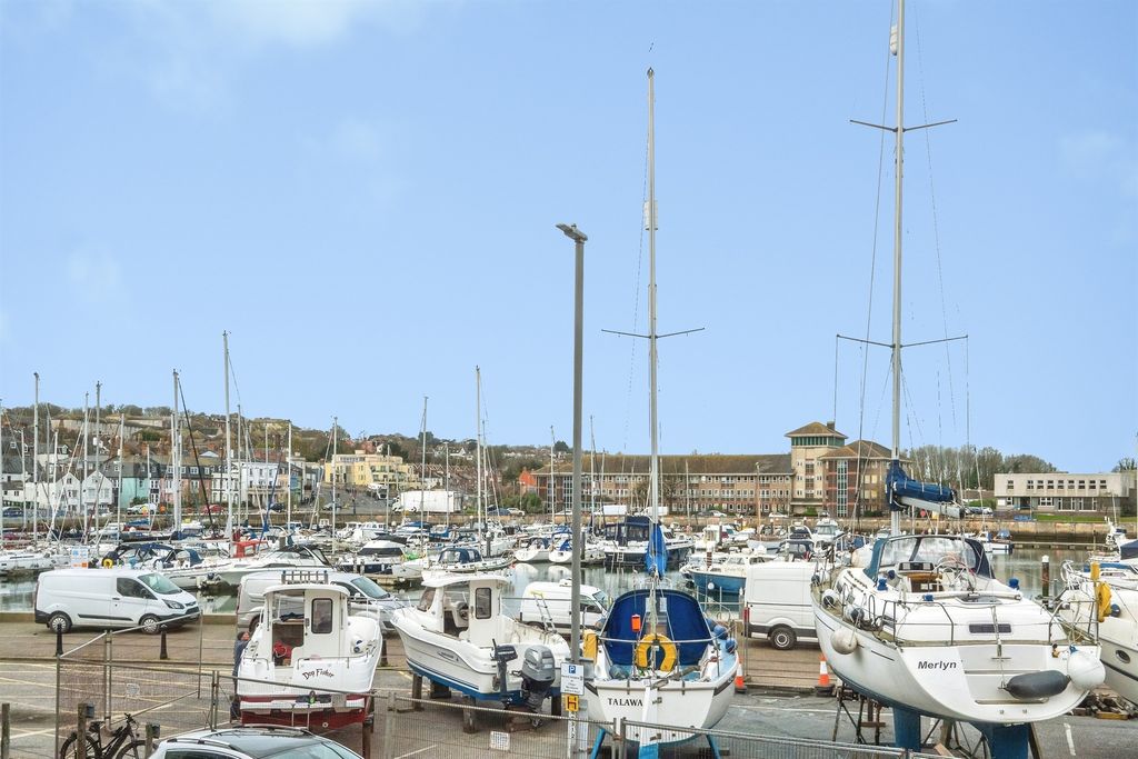 Property photo 2 of 14