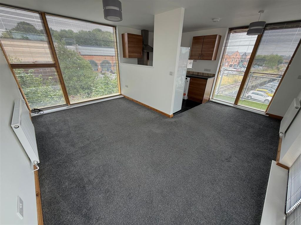 Property photo 2 of 8 Lounge