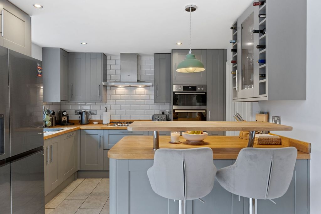 Property photo 2 of 30