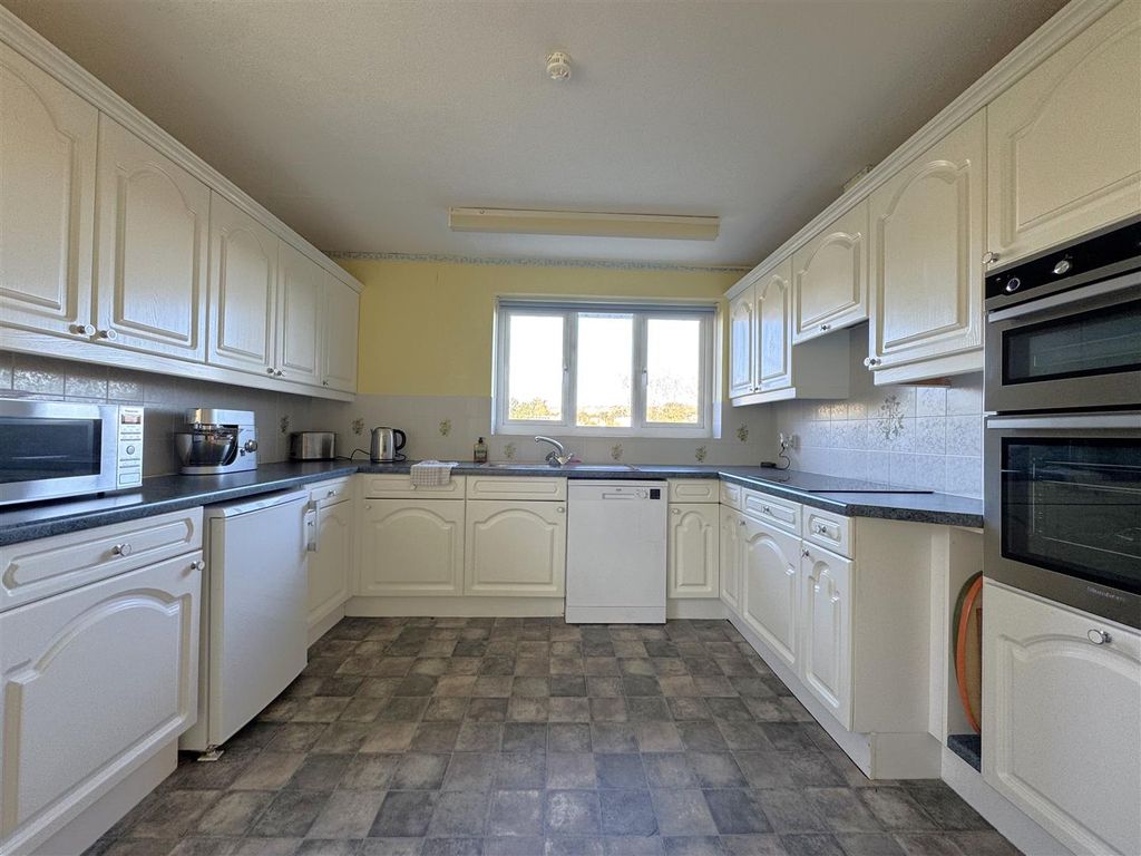 Property photo 3 of 21 6.Jpeg