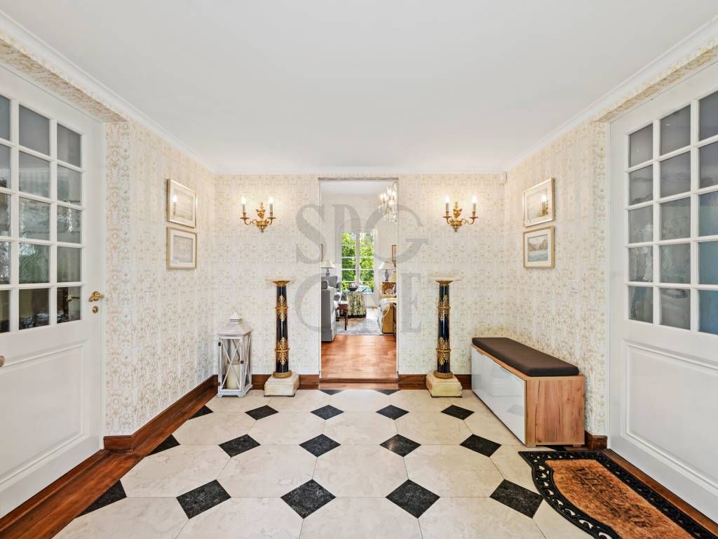 Property photo 1 of 3