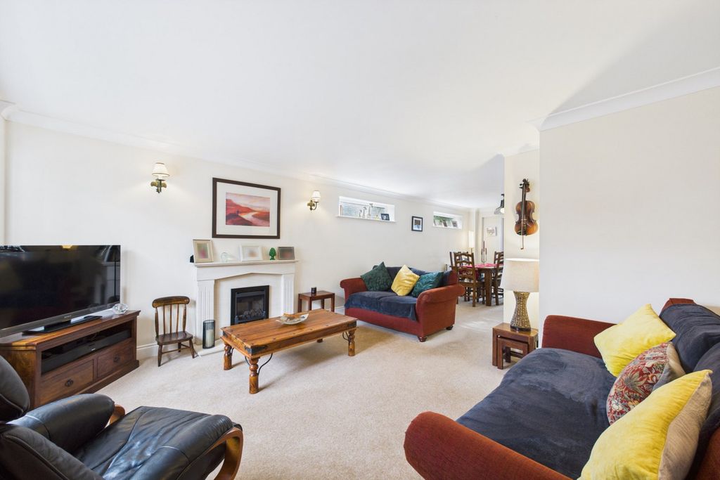 Property photo 3 of 24