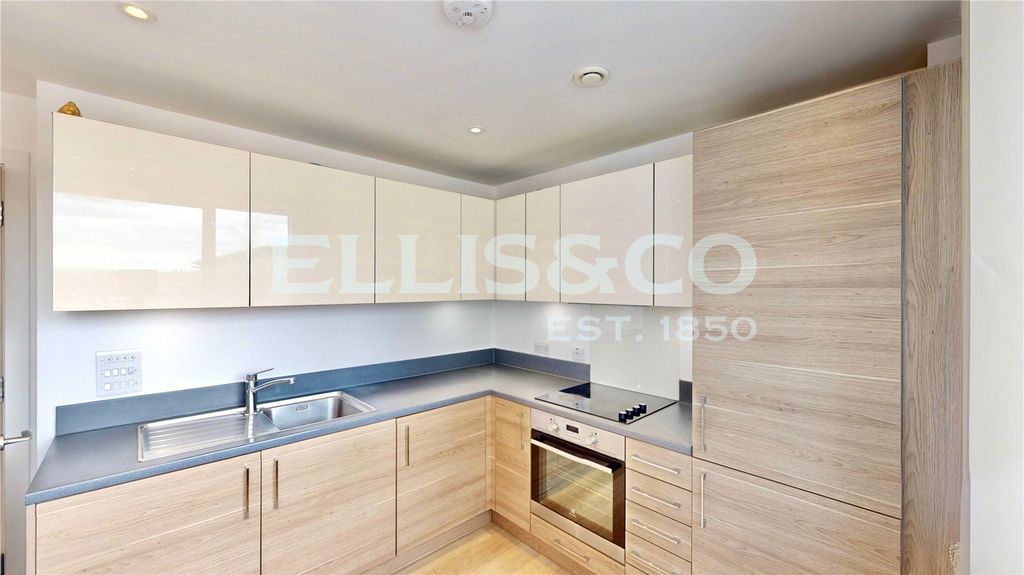 Property photo 3 of 21 Picture No. 12