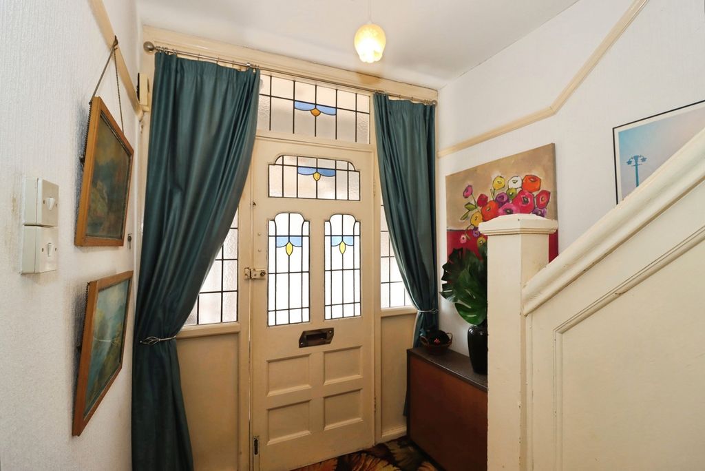 Property photo 3 of 18 Pbox-Img.Jpg