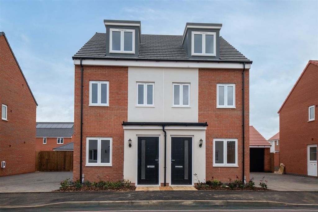 Property photo 1 of 15 Front Aspect