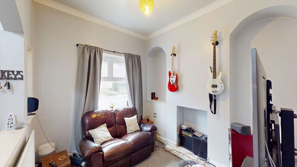 Property photo 2 of 12 Lounge