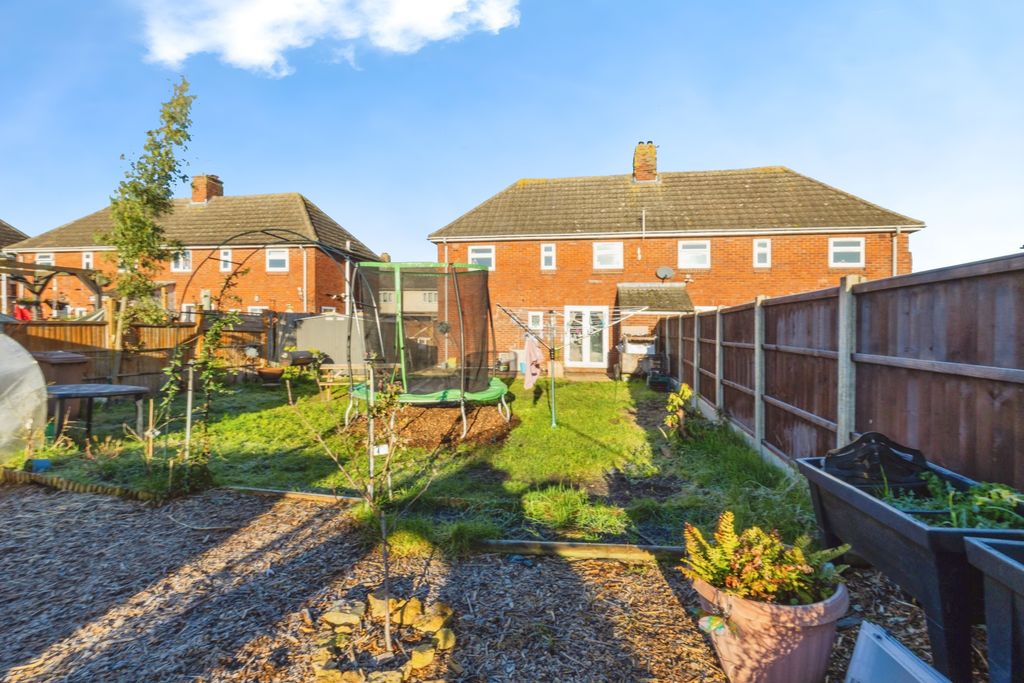 Property photo 2 of 15 Bedroom