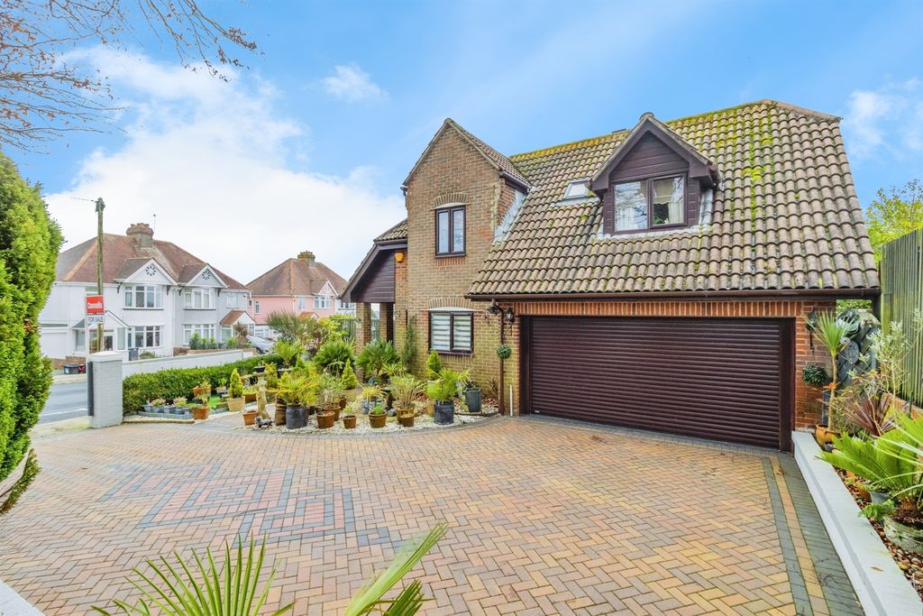 Property photo 3 of 33