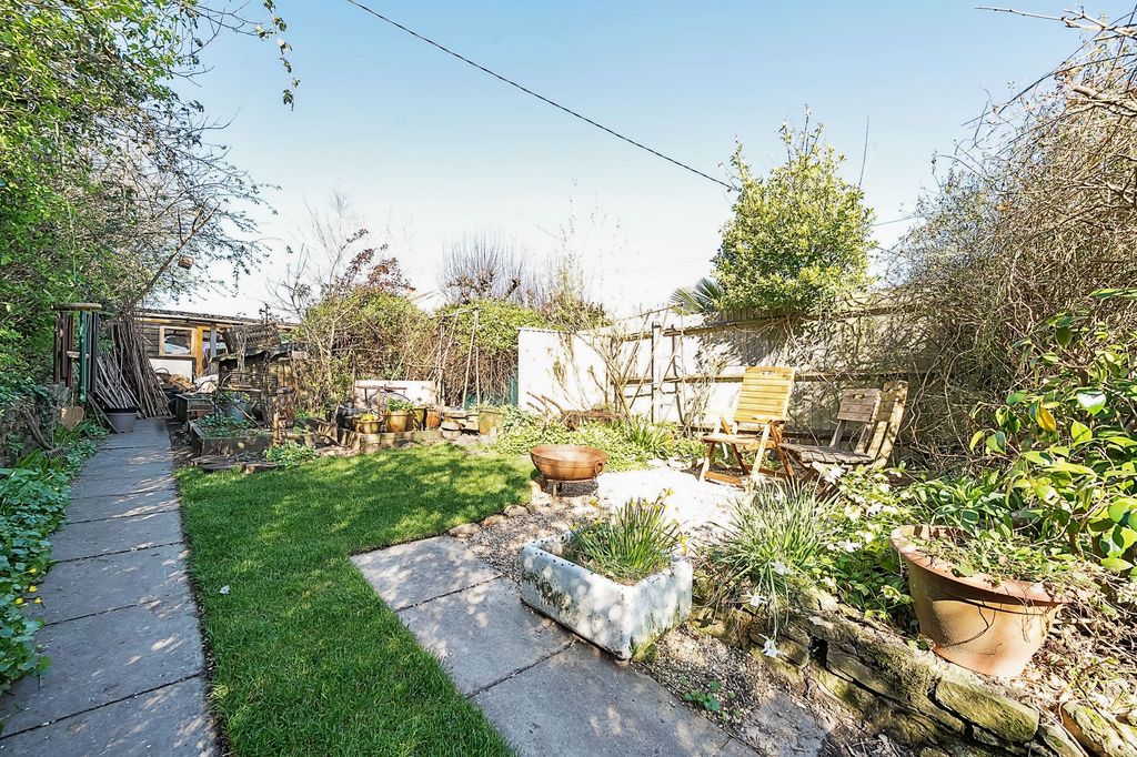 Property photo 3 of 12 Garden