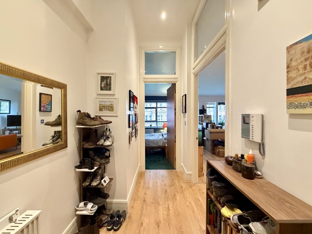 Property photo 3 of 17 Image00014