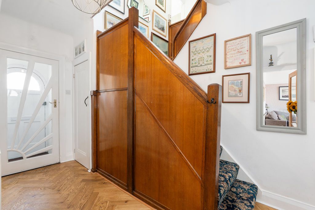 Property photo 2 of 32 15 Belgravia Road